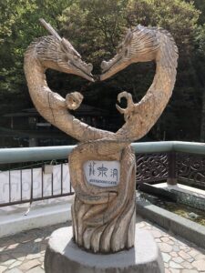 龍泉洞